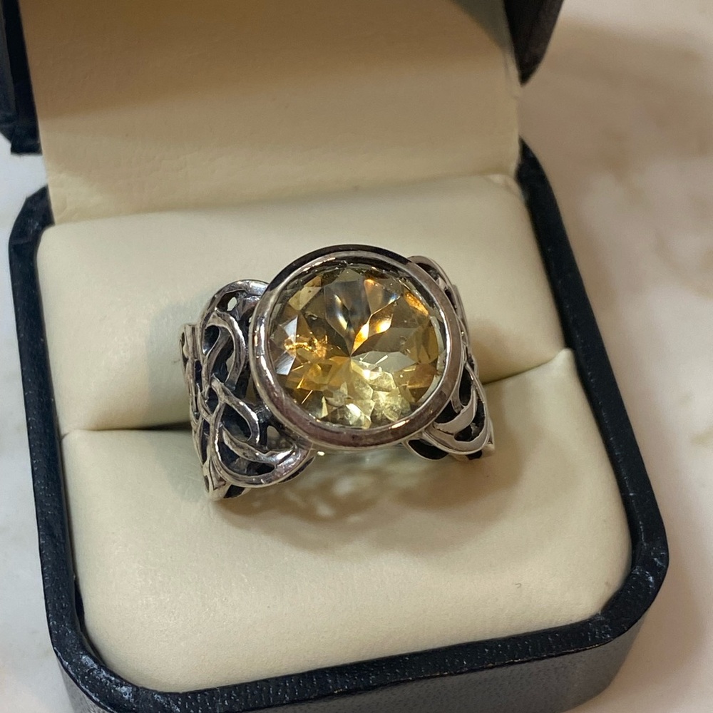 Elegant Silver Ring with Citrine Gemstone
